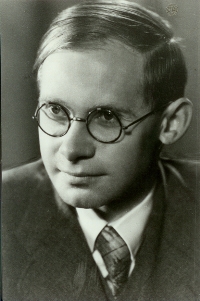 Dr. Artur Immisch